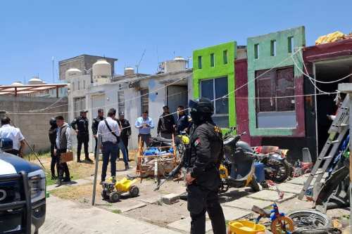 Aseguran en Toluca inmuebles, motocicletas robadas y drogas  